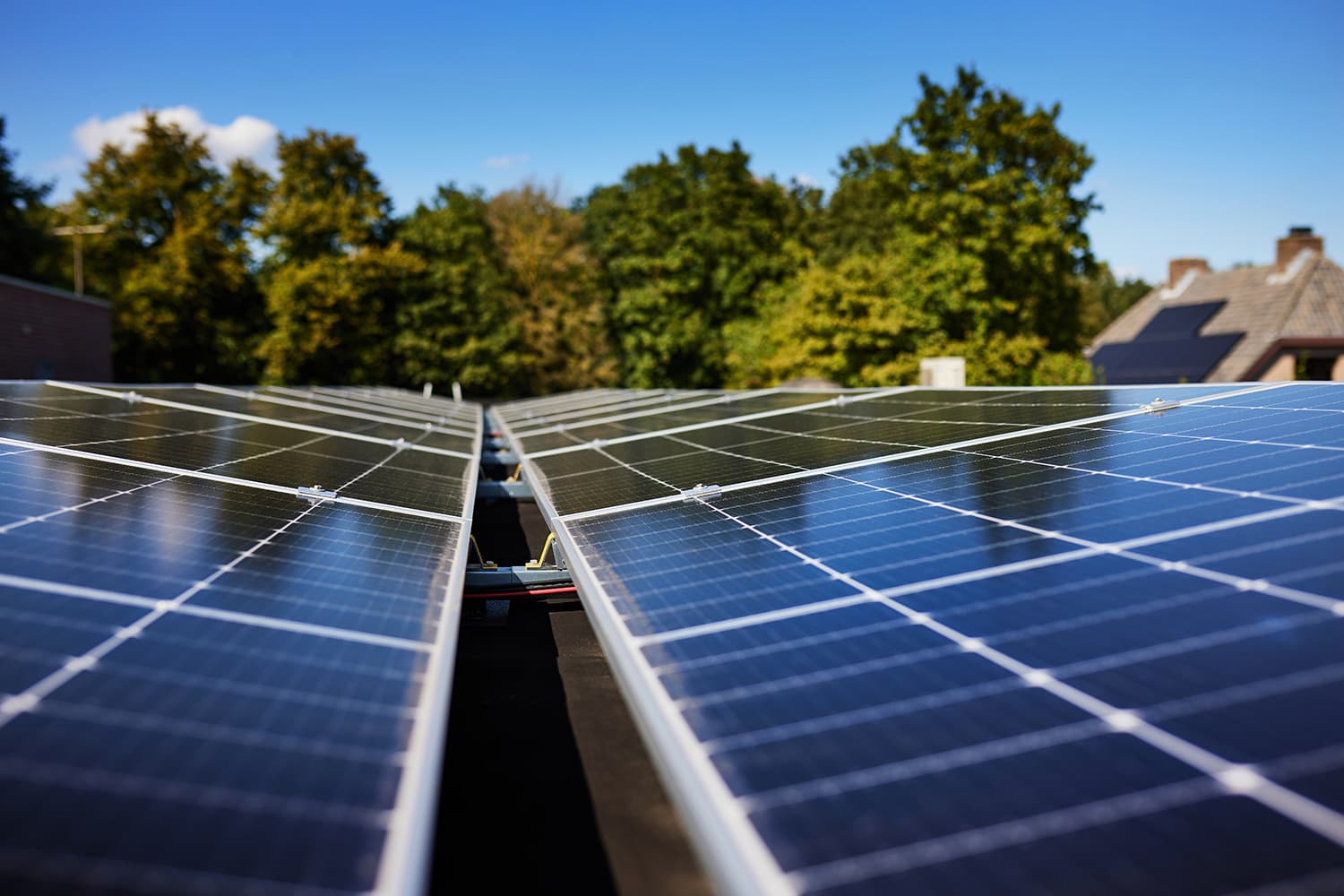 Tweedehands zonnepanelen op plat dak